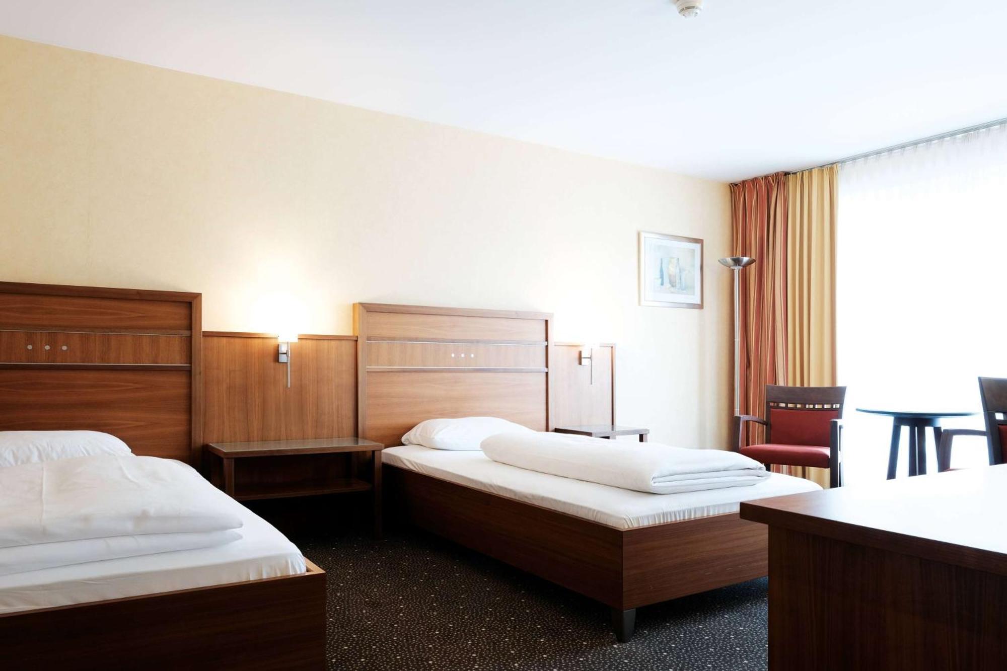 Ramada By Wyndham Duesseldorf Ratingen Hotel Eksteriør billede