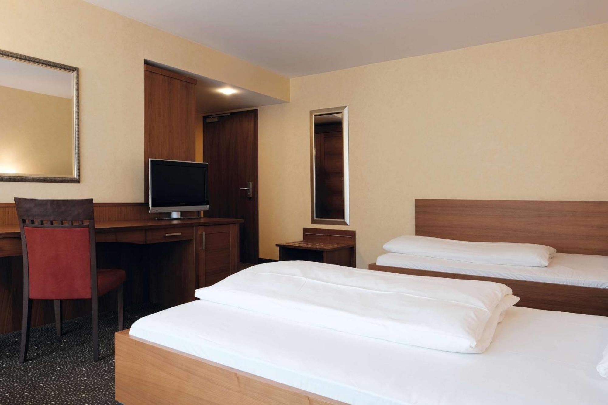Ramada By Wyndham Duesseldorf Ratingen Hotel Eksteriør billede