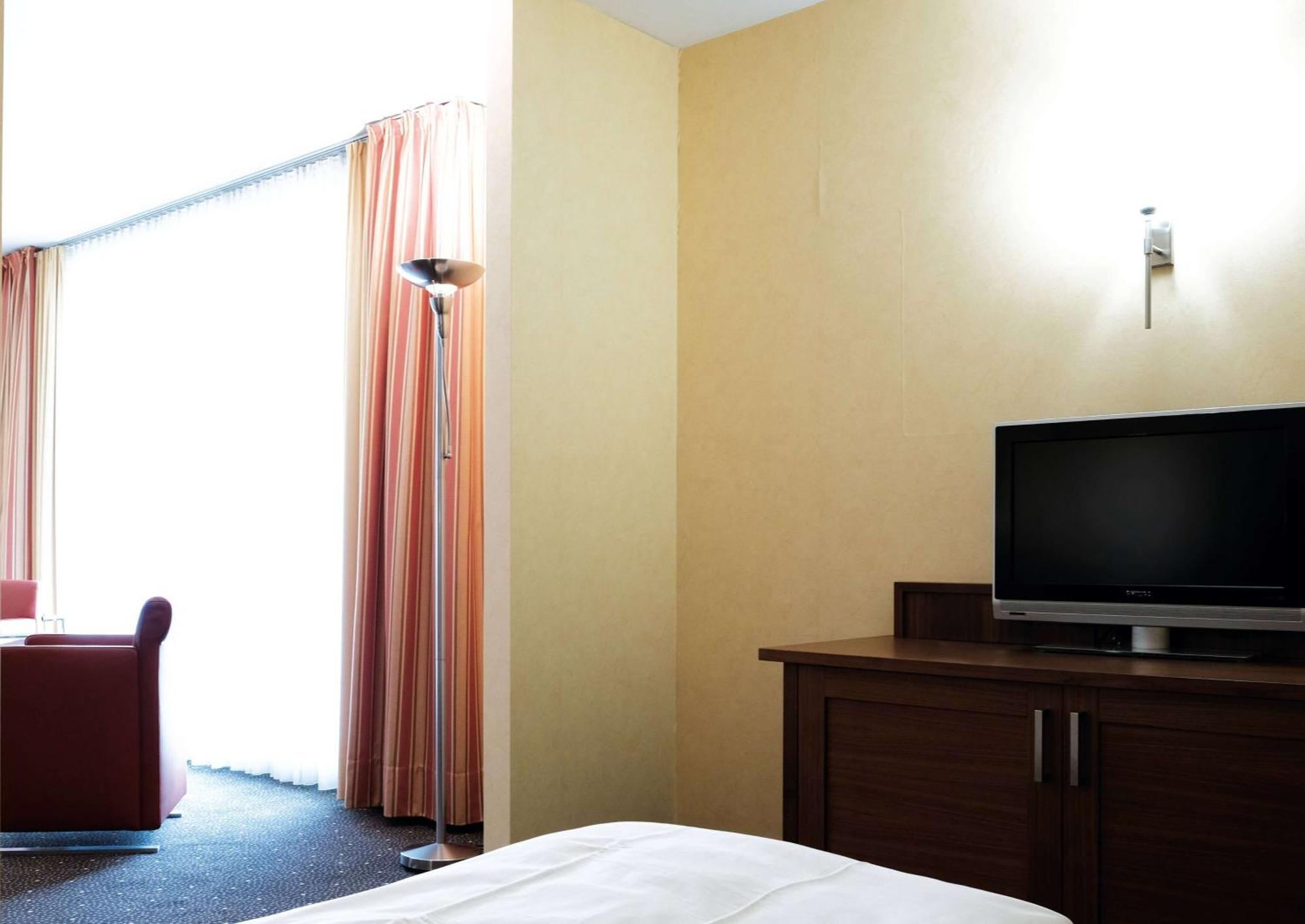 Ramada By Wyndham Duesseldorf Ratingen Hotel Eksteriør billede