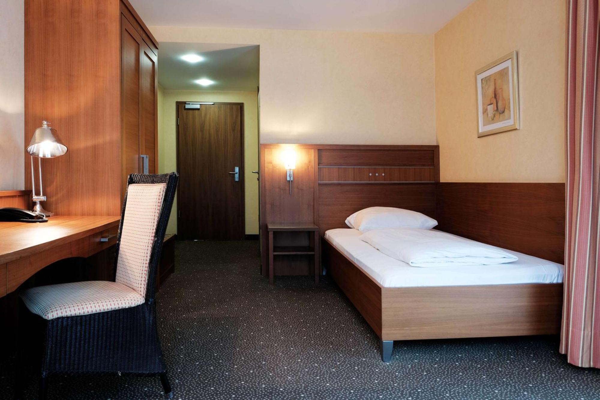 Ramada By Wyndham Duesseldorf Ratingen Hotel Eksteriør billede