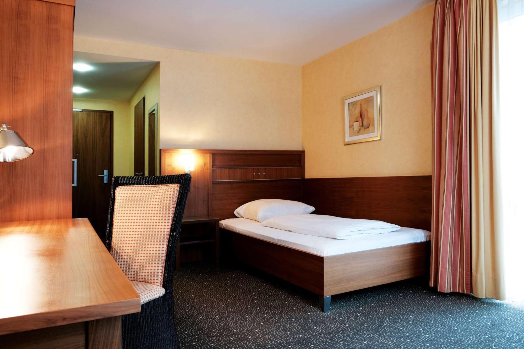 Ramada By Wyndham Duesseldorf Ratingen Hotel Eksteriør billede