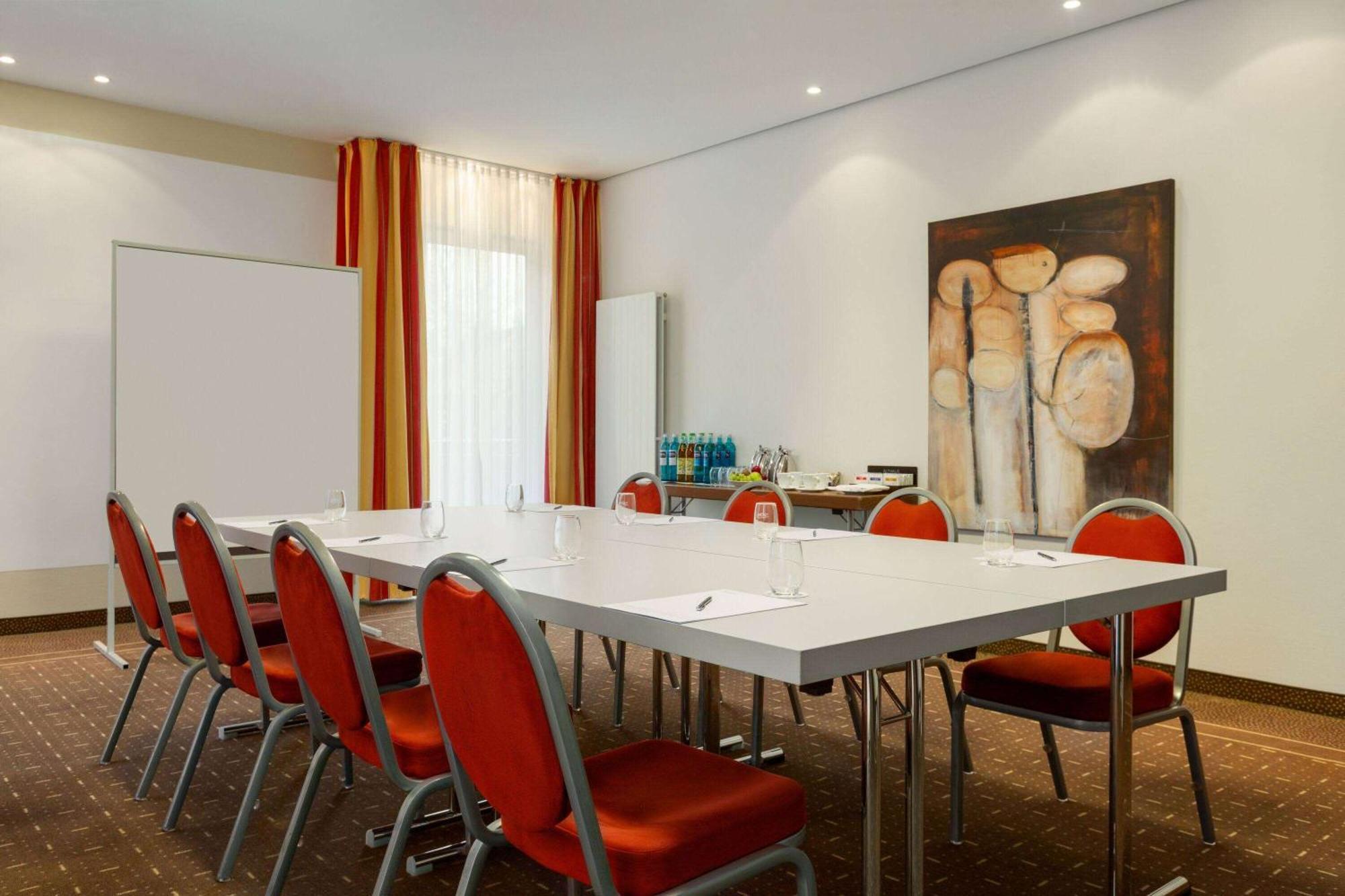 Ramada By Wyndham Duesseldorf Ratingen Hotel Eksteriør billede